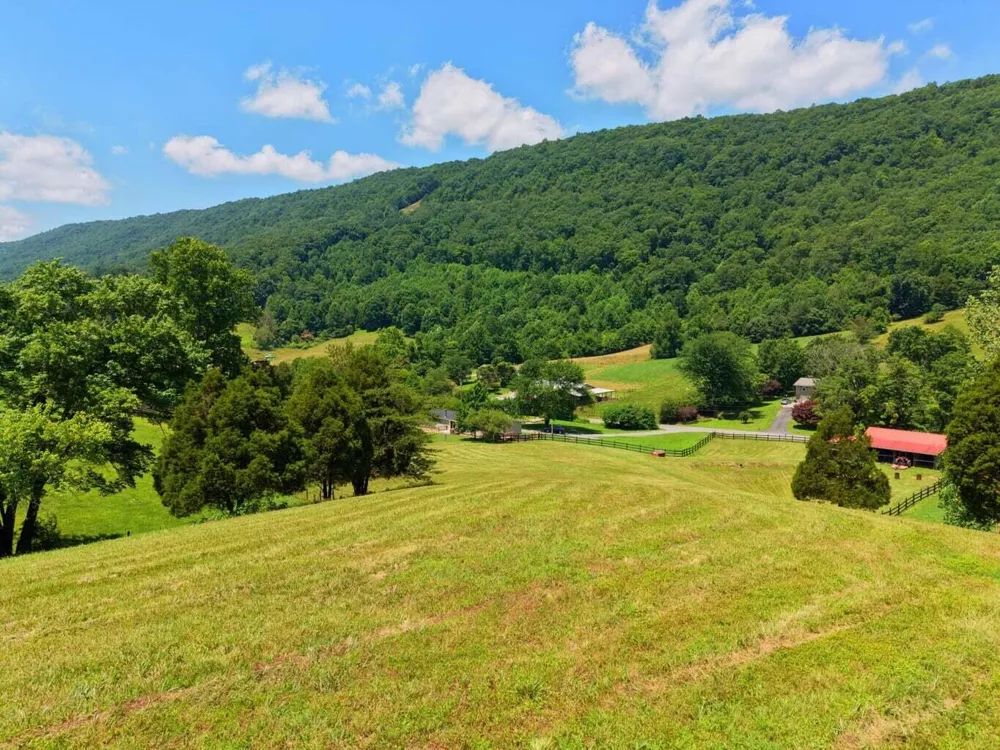 1319 Ideal Valley Road Spring City, TN 37381