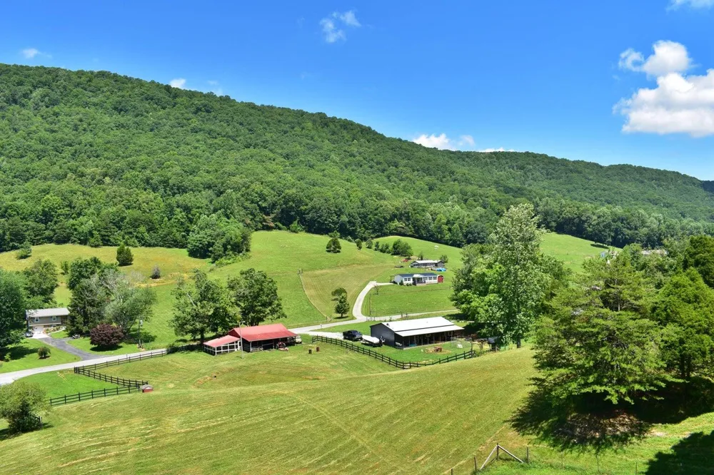 1319 Ideal Valley Road Spring City, TN 37381