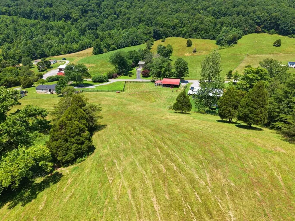 1319 Ideal Valley Road Spring City, TN 37381