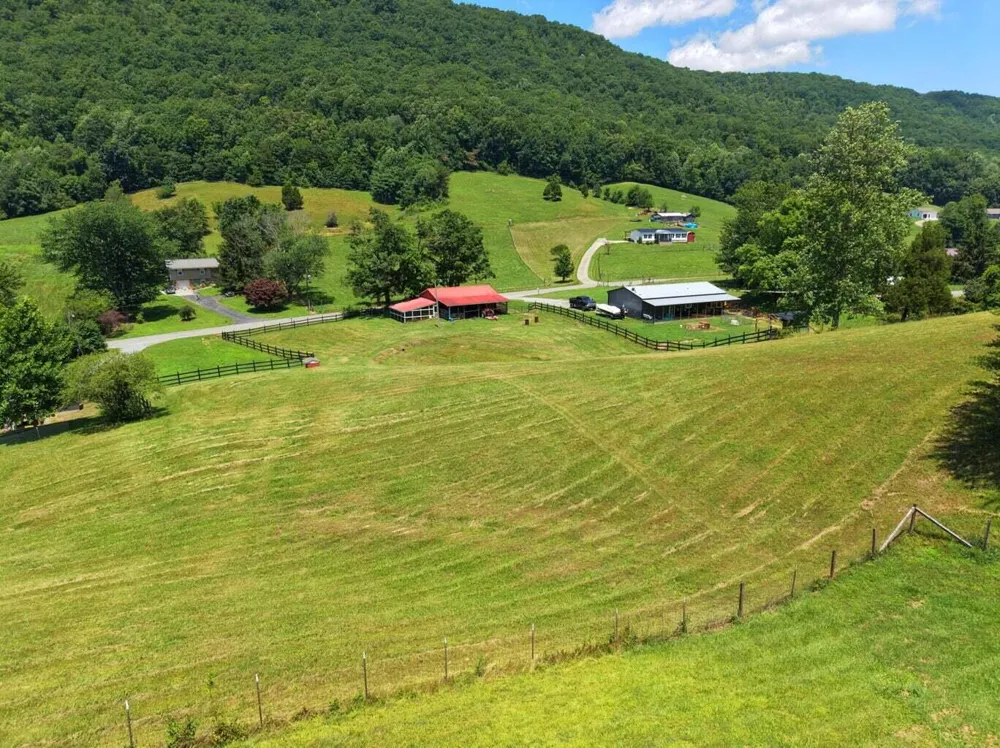 1319 Ideal Valley Road Spring City, TN 37381