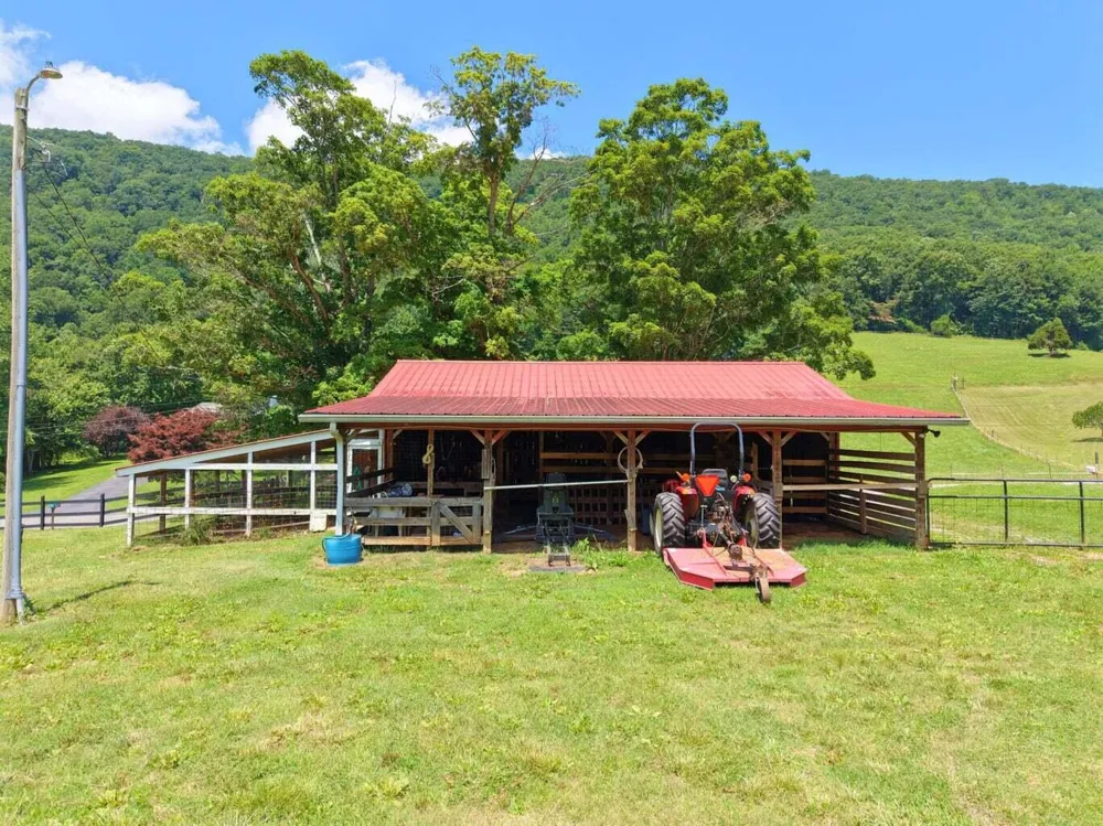 1319 Ideal Valley Road Spring City, TN 37381