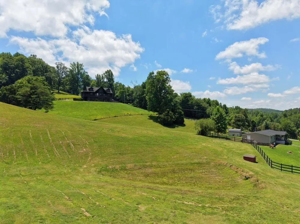 1319 Ideal Valley Road Spring City, TN 37381