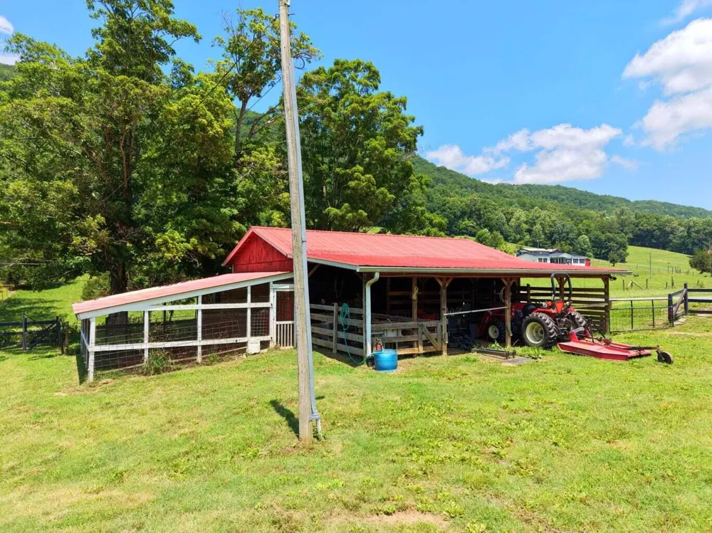 1319 Ideal Valley Road Spring City, TN 37381
