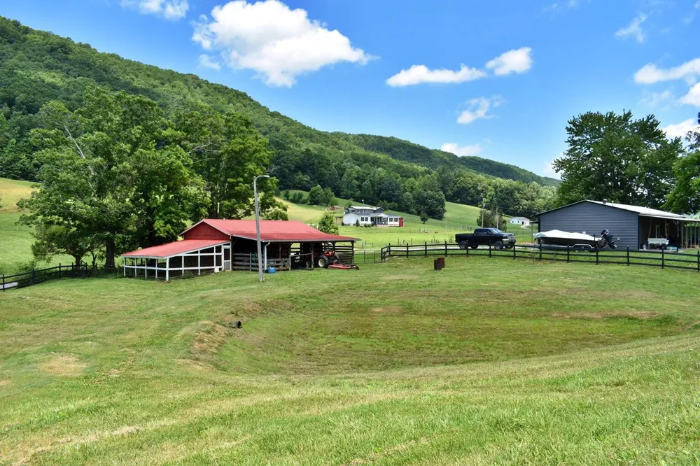 1319 Ideal Valley Road Spring City, TN 37381
