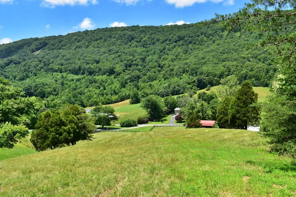 1319 Ideal Valley Road Spring City, TN 37381