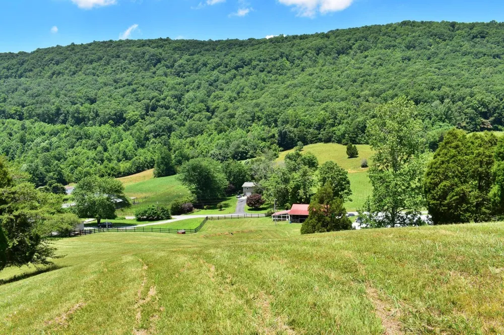 1319 Ideal Valley Road Spring City, TN 37381