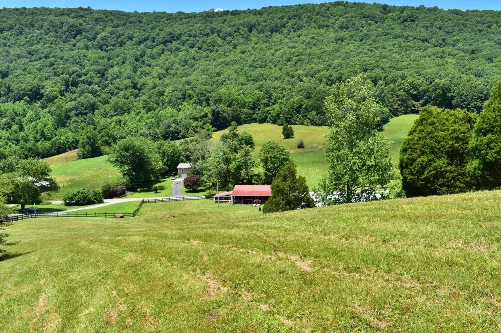 1319 Ideal Valley Road Spring City, TN 37381