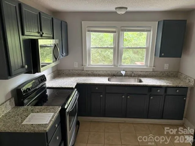 826 W Davidson Avenue Gastonia, NC 28052