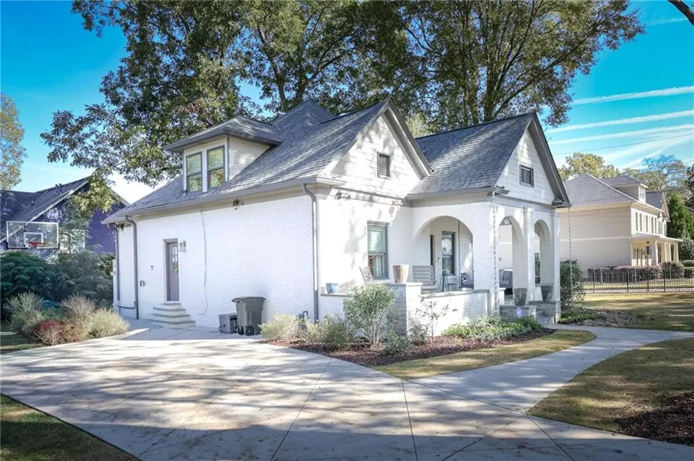 1585 MERCER College Park, GA 30337