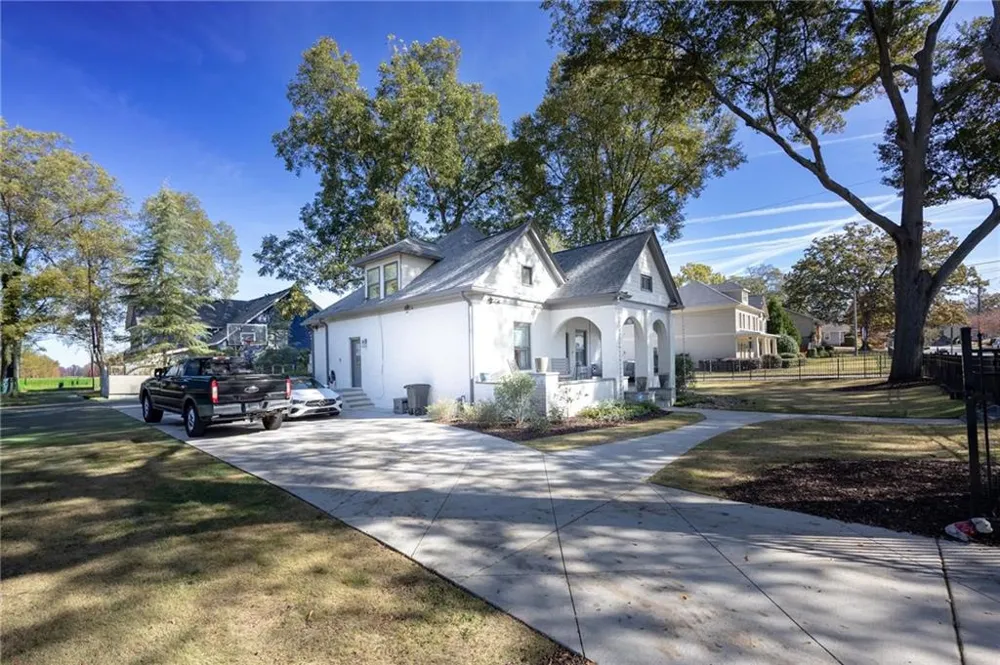 1585 MERCER College Park, GA 30337