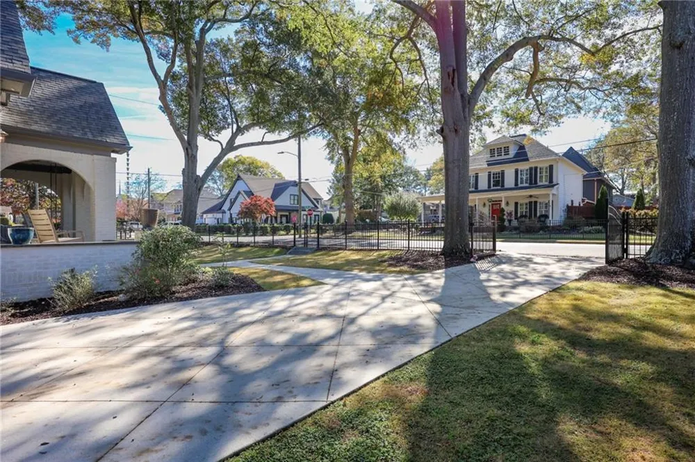 1585 MERCER College Park, GA 30337
