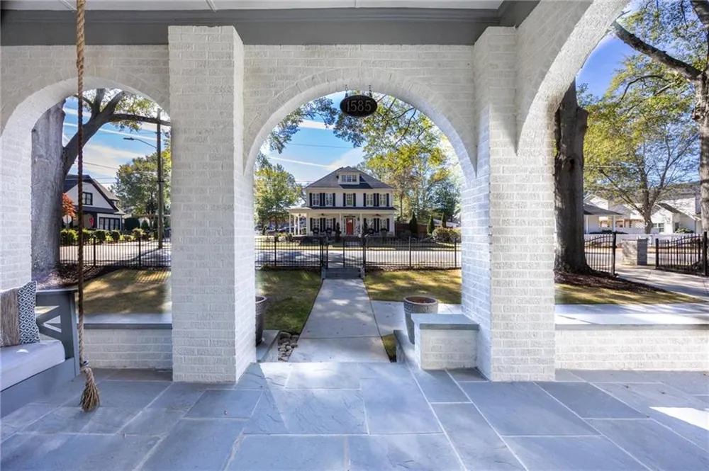 1585 MERCER College Park, GA 30337