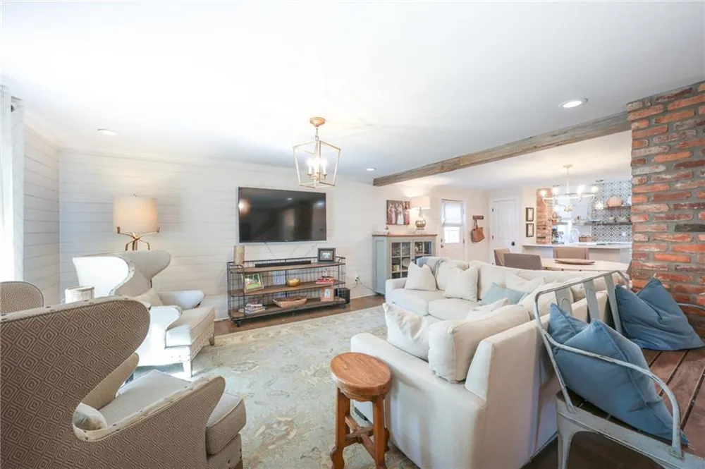 1585 MERCER College Park, GA 30337