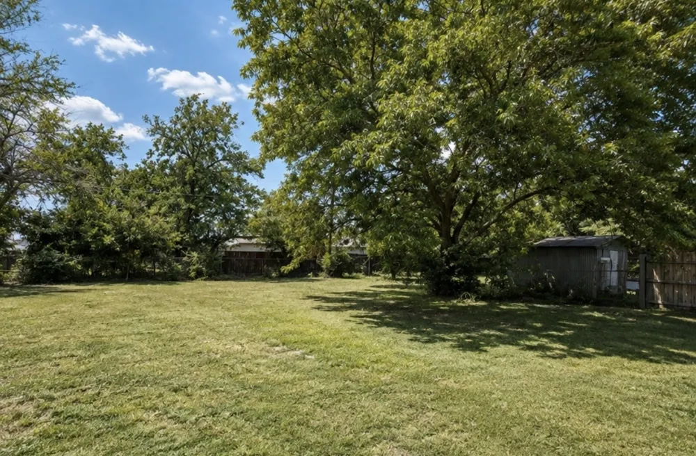 110 S Mills Street West, TX 76691