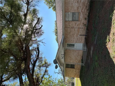 411 Hickory Street