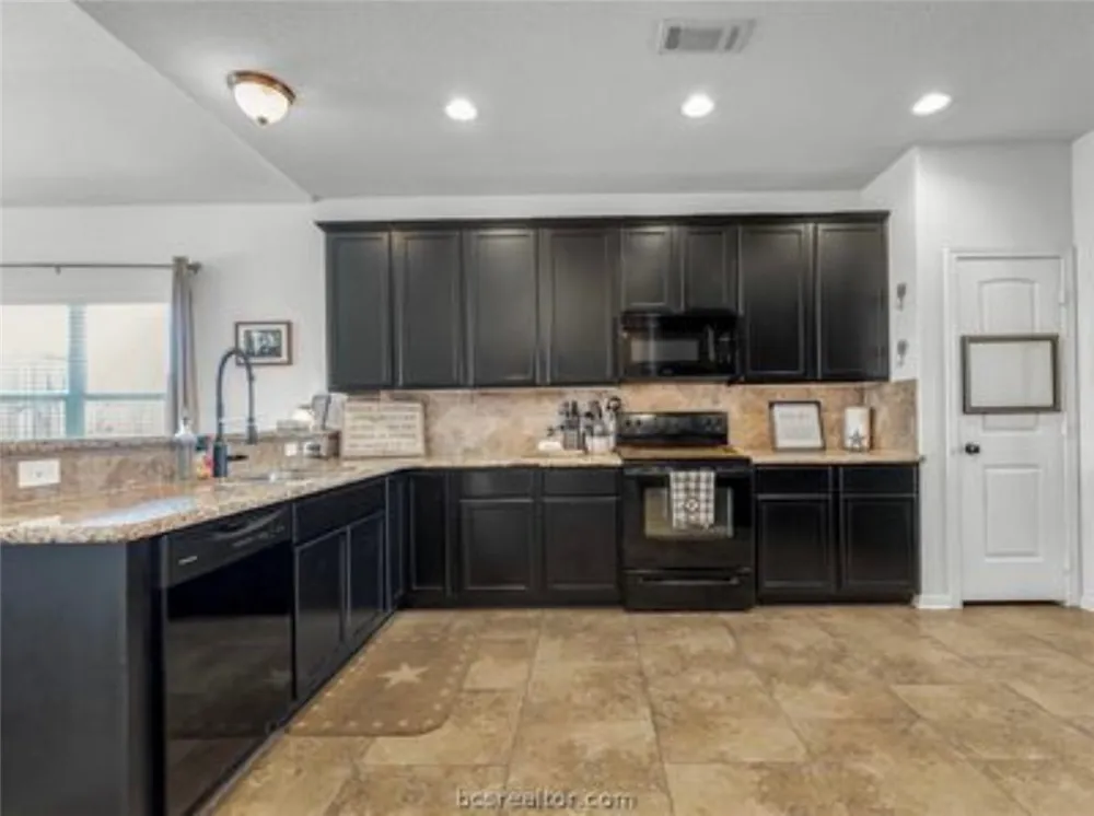 215 Boulder Drive Navasota, TX 77868