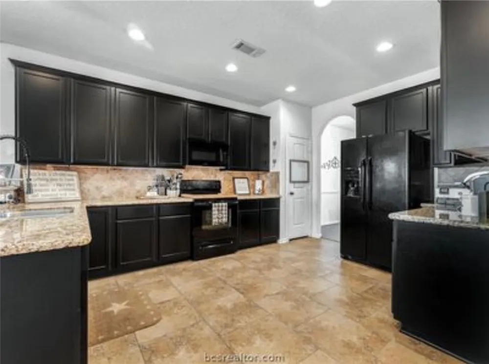 215 Boulder Drive Navasota, TX 77868