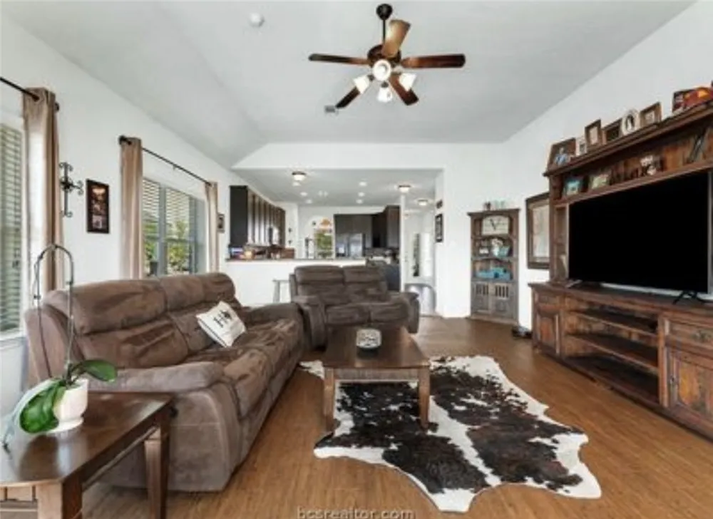 215 Boulder Drive Navasota, TX 77868