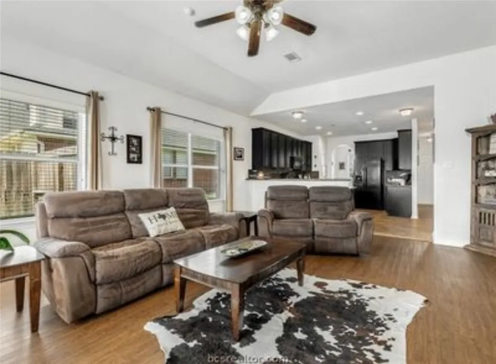 215 Boulder Drive Navasota, TX 77868