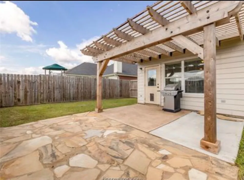 215 Boulder Drive Navasota, TX 77868
