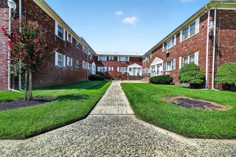 46 Gramercy Gardens #B