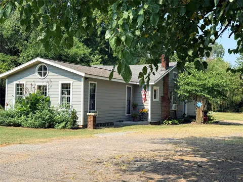 2215 S 24th W