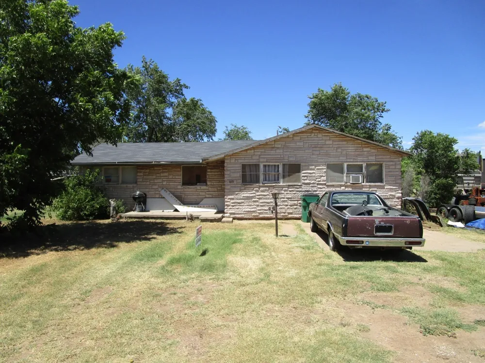 109 E 14th Street Quanah, TX 79252
