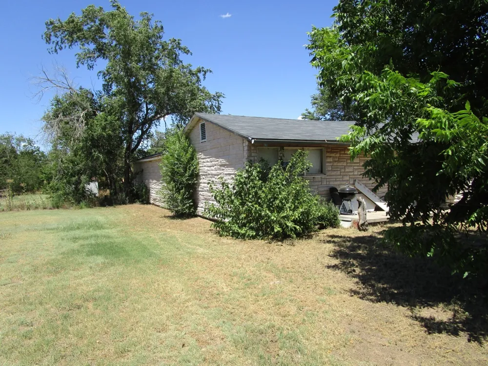 109 E 14th Street Quanah, TX 79252
