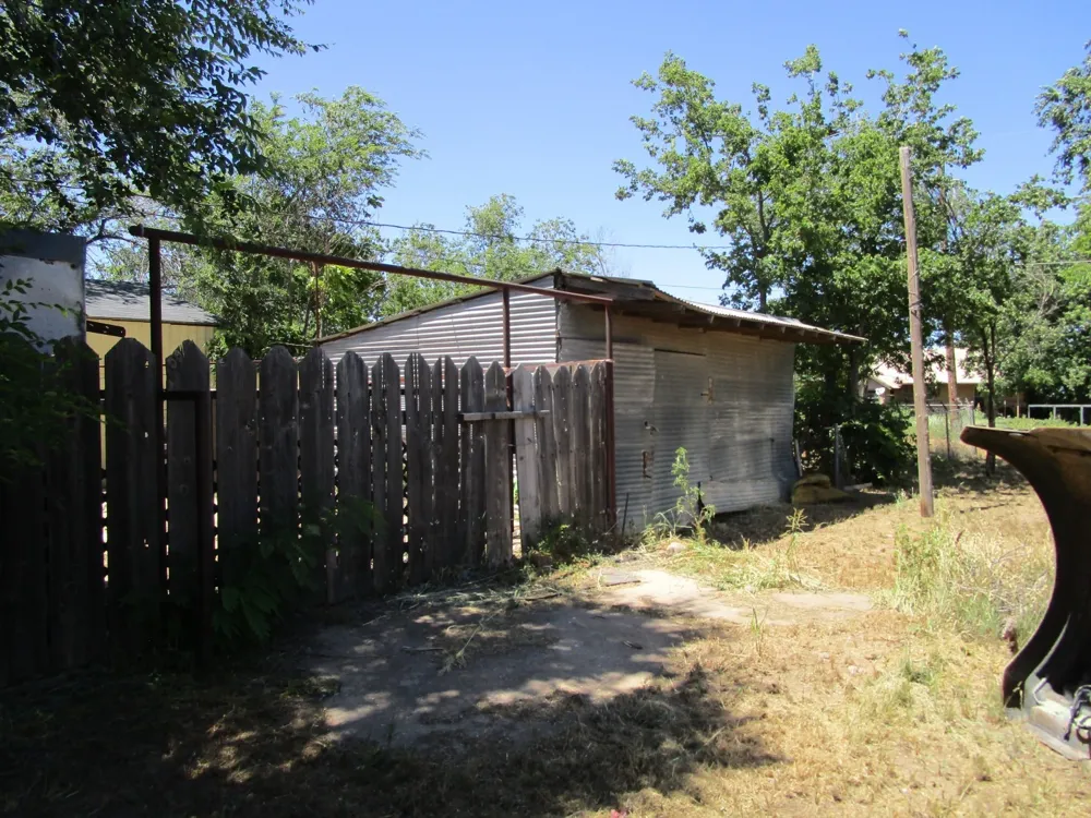 109 E 14th Street Quanah, TX 79252