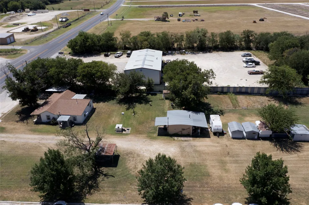 1307 S Austin Comanche, TX 76442