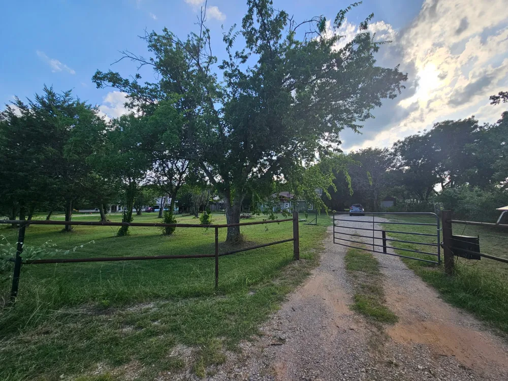 138 County Road 4876 Newark, TX 76071