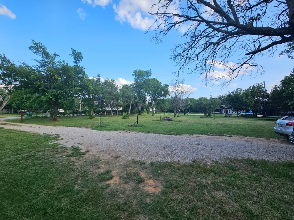 138 County Road 4876 Newark, TX 76071