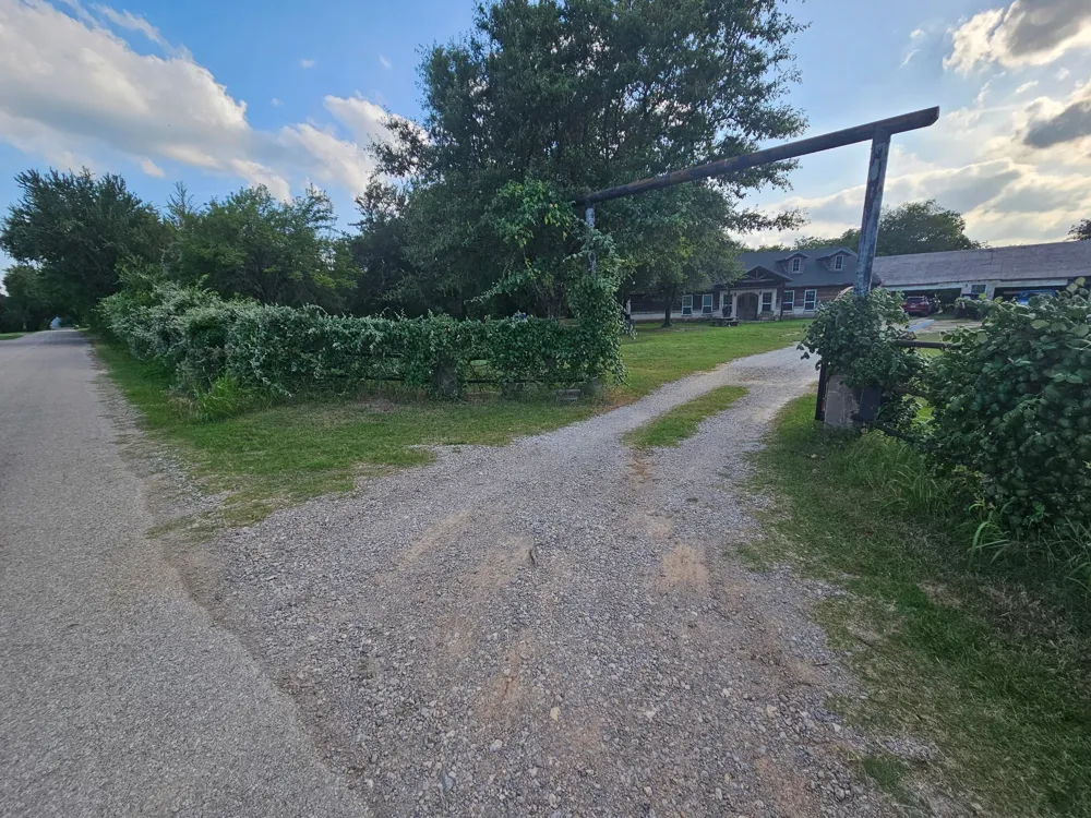 138 County Road 4876 Newark, TX 76071