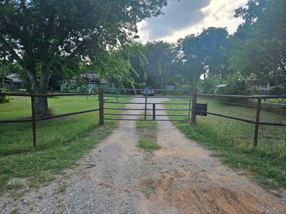 138 County Road 4876 Newark, TX 76071