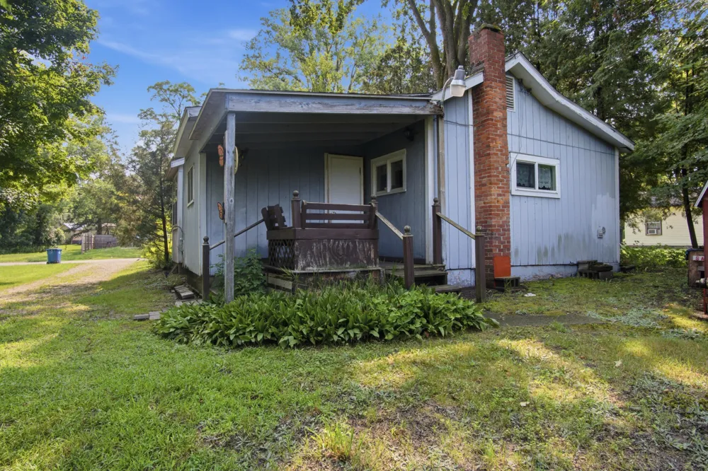 217 Muencher Street Howard City, MI 49329