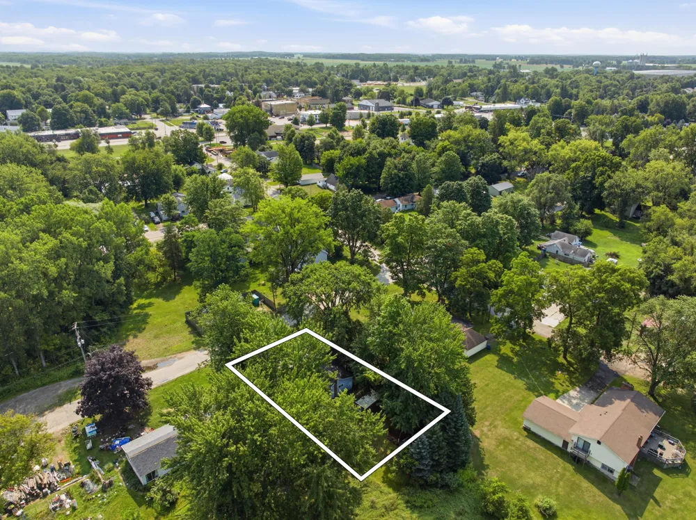 217 Muencher Street Howard City, MI 49329