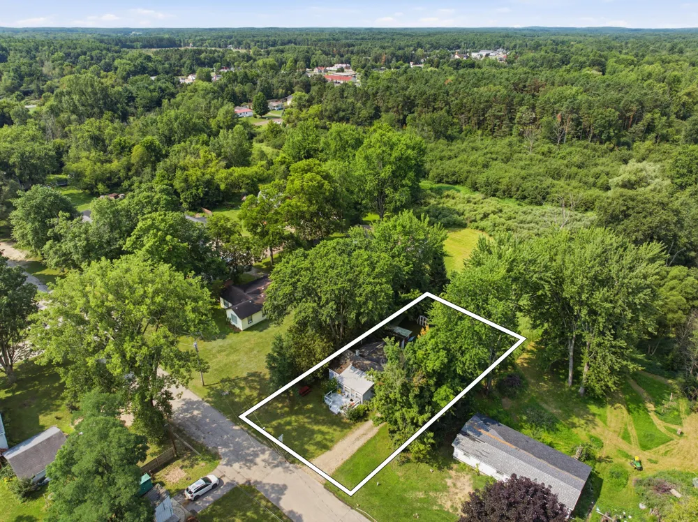 217 Muencher Street Howard City, MI 49329
