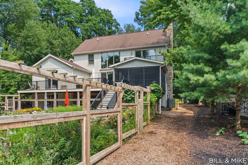 2840 Lake Breeze Drive Saugatuck Township, MI 49408