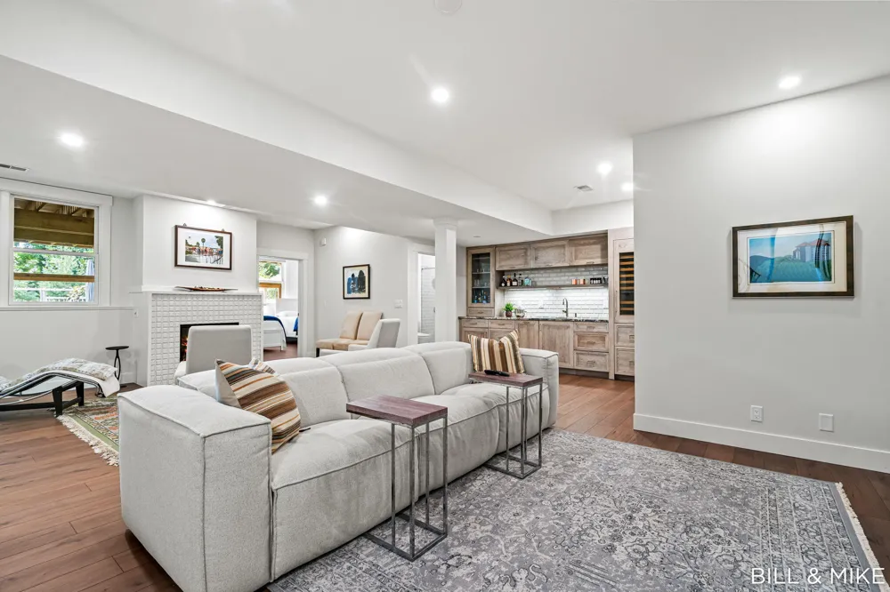 2840 Lake Breeze Drive Saugatuck Township, MI 49408