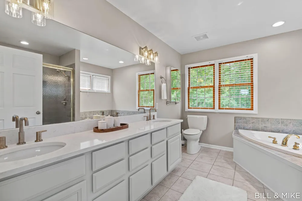 2840 Lake Breeze Drive Saugatuck Township, MI 49408