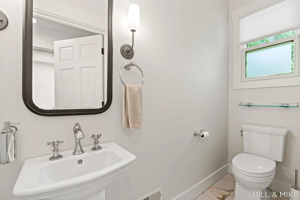 2840 Lake Breeze Drive Saugatuck Township, MI 49408