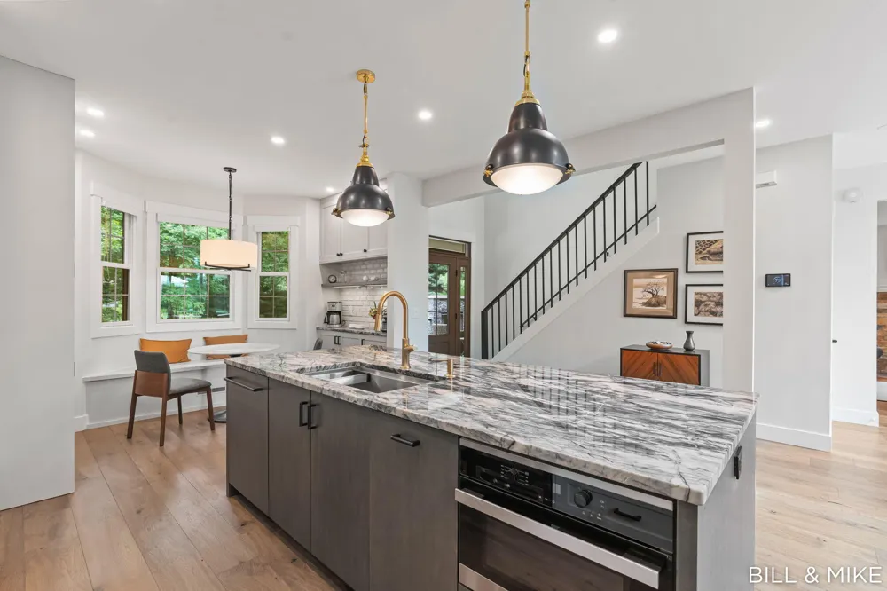 2840 Lake Breeze Drive Saugatuck Township, MI 49408