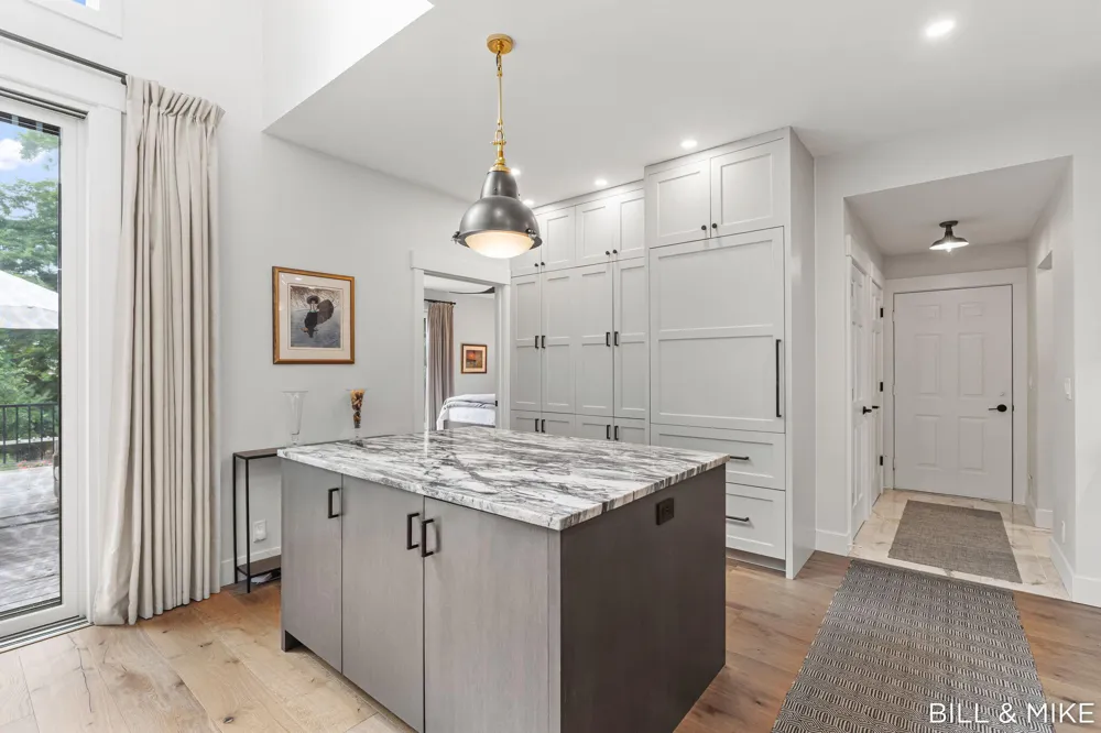 2840 Lake Breeze Drive Saugatuck Township, MI 49408