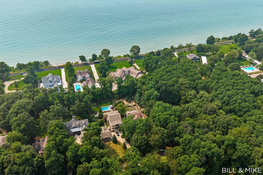 2840 Lake Breeze Drive Saugatuck Township, MI 49408