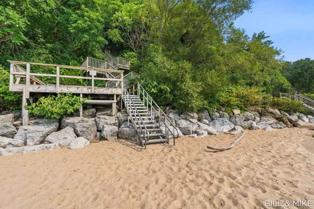 2840 Lake Breeze Drive Saugatuck Township, MI 49408