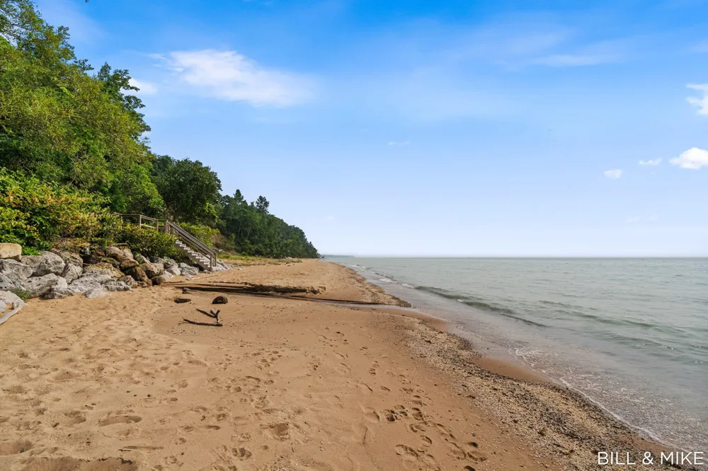 2840 Lake Breeze Drive Saugatuck Township, MI 49408
