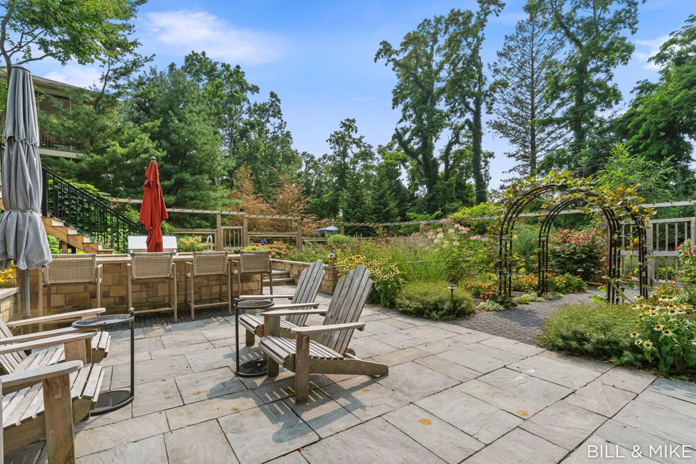 2840 Lake Breeze Drive Saugatuck Township, MI 49408