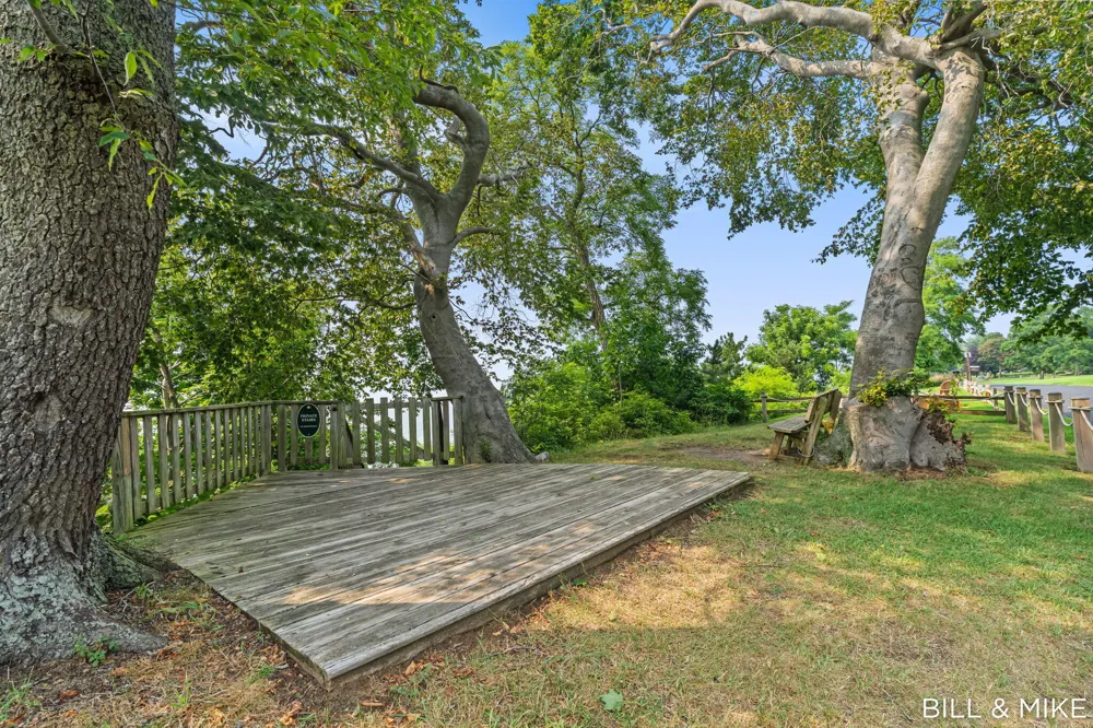 2840 Lake Breeze Drive Saugatuck Township, MI 49408