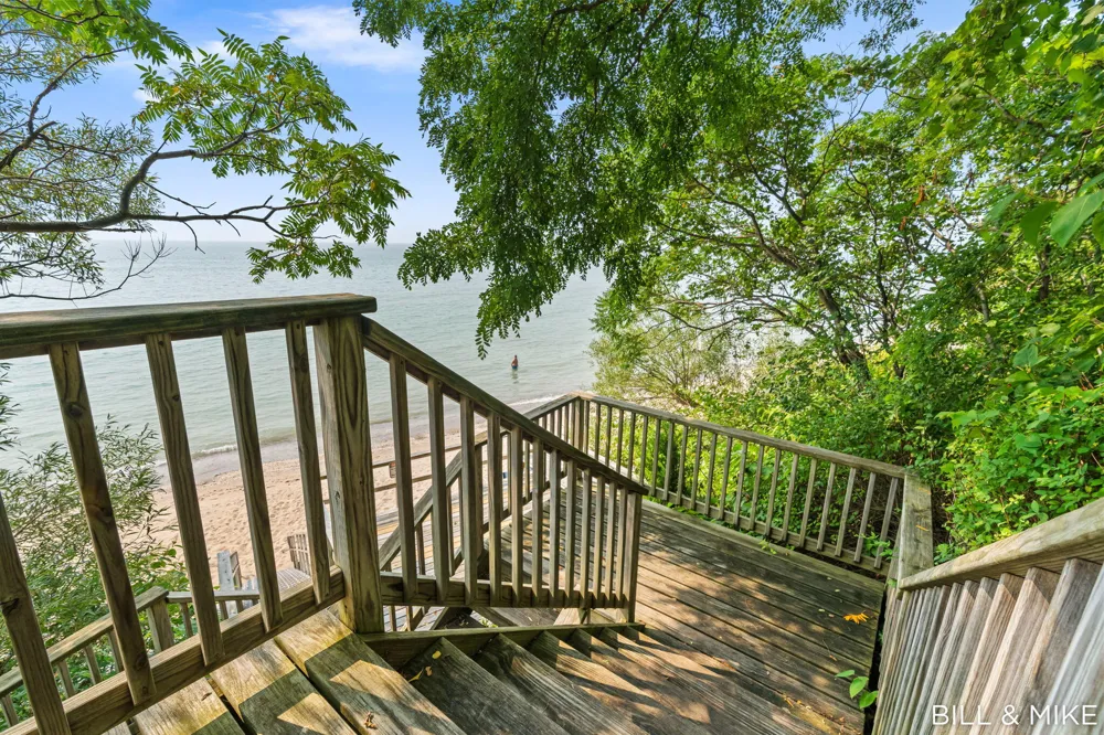2840 Lake Breeze Drive Saugatuck Township, MI 49408