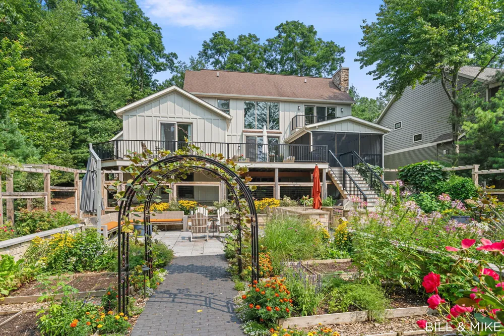 2840 Lake Breeze Drive Saugatuck Township, MI 49408